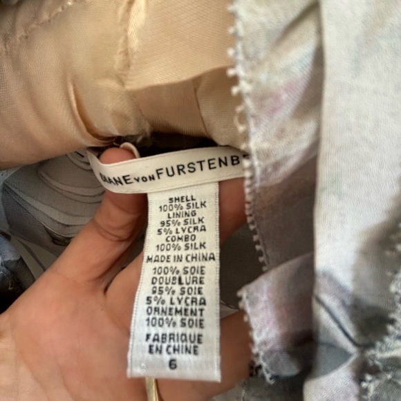 Diane Von Furstenberg silk top size 6 - Picture 9 of 10